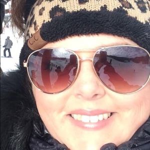 Meet your Posher, Suzanne